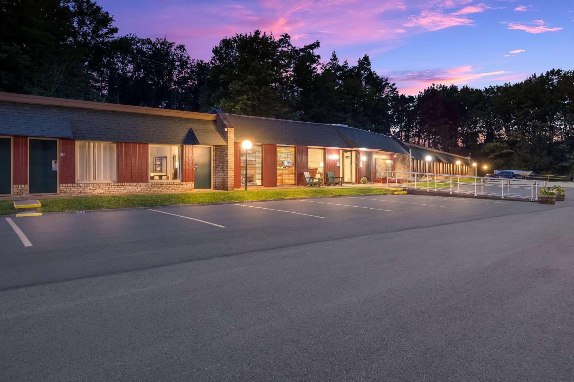 Travelodge By Wyndham Emlenton Εξωτερικό φωτογραφία